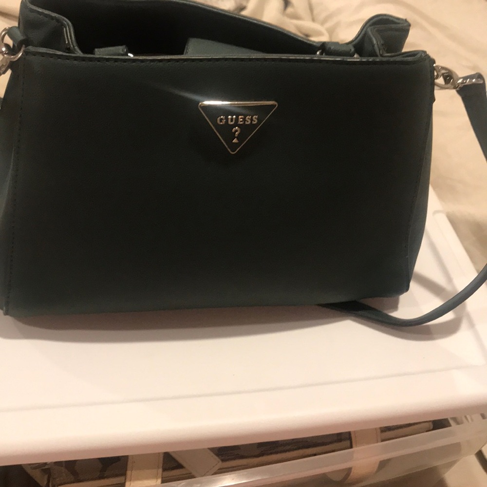 Guess purse - Picture 2 of 5